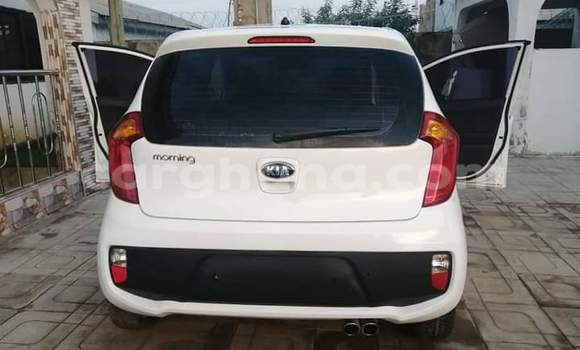 Sayi Na hannu Kia Morning White Mota in Sekondi a Yamma