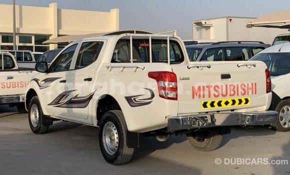 Sayi Imported Mitsubishi L200 White Mota in Import - Dubai a Ashanti Sayi Imported Mitsubishi L200 White Mota in Import - Dubai a Ashanti