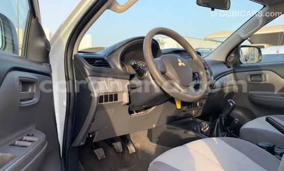 Sayi Imported Mitsubishi L200 White Mota in Import - Dubai a Ashanti Sayi Imported Mitsubishi L200 White Mota in Import - Dubai a Ashanti