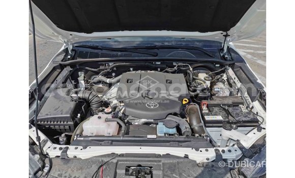 Sayi Imported Toyota Hilux White Mota in Import - Dubai a Ashanti Sayi Imported Toyota Hilux White Mota in Import - Dubai a Ashanti