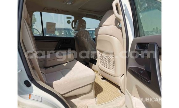 Sayi Imported Toyota Land Cruiser White Mota in Import - Dubai a Ashanti Sayi Imported Toyota Land Cruiser White Mota in Import - Dubai a Ashanti