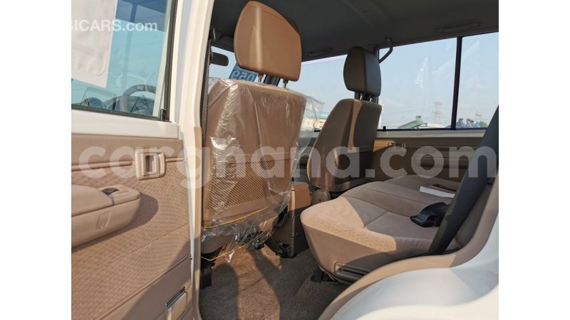 Big with watermark toyota land cruiser ashanti import dubai 19419