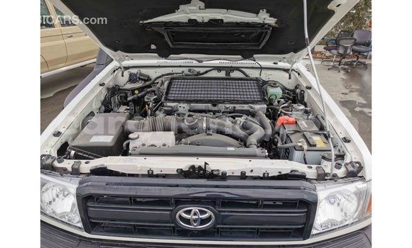 Ra Imported Toyota Land Cruiser funfun Ọkọ̀ in Import - Dubai ni Ashanti Ra Imported Toyota Land Cruiser funfun Ọkọ̀ in Import - Dubai ni Ashanti