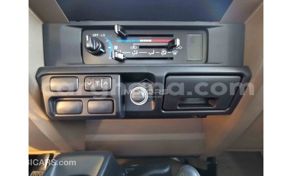 Sayi Imported Toyota Land Cruiser White Mota in Import - Dubai a Ashanti Sayi Imported Toyota Land Cruiser White Mota in Import - Dubai a Ashanti