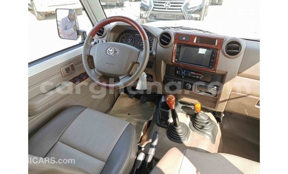 Ra Imported Toyota Land Cruiser funfun Ọkọ̀ in Import - Dubai ni Ashanti Ra Imported Toyota Land Cruiser funfun Ọkọ̀ in Import - Dubai ni Ashanti