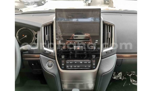 Sayi Imported Toyota Land Cruiser White Mota in Import - Dubai a Ashanti Sayi Imported Toyota Land Cruiser White Mota in Import - Dubai a Ashanti