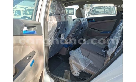Ra Imported Hyundai Tucson funfun Ọkọ̀ in Import - Dubai ni Ashanti Ra Imported Hyundai Tucson funfun Ọkọ̀ in Import - Dubai ni Ashanti