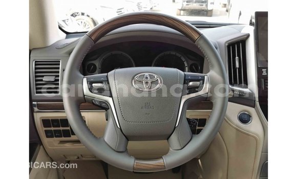 Ra Imported Toyota Land Cruiser funfun Ọkọ̀ in Import - Dubai ni Ashanti Ra Imported Toyota Land Cruiser funfun Ọkọ̀ in Import - Dubai ni Ashanti
