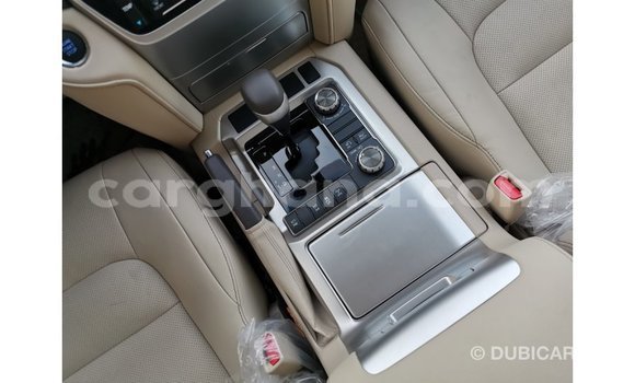 Sayi Imported Toyota Land Cruiser White Mota in Import - Dubai a Ashanti Sayi Imported Toyota Land Cruiser White Mota in Import - Dubai a Ashanti