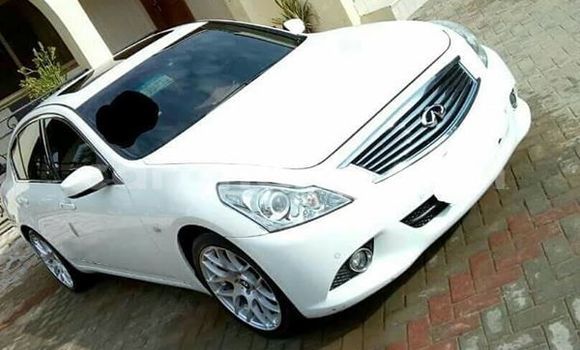 Buy Used Infiniti Q60 White Car in Accra in Greater Accra Buy Used Infiniti Q60 White Car in Accra in Greater Accra