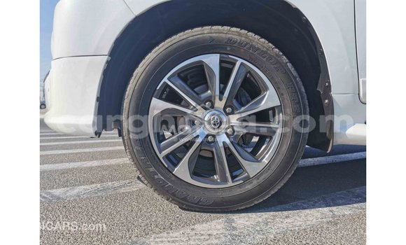 Buy Import Toyota Land Cruiser White Car in Import - Dubai in Ashanti Buy Import Toyota Land Cruiser White Car in Import - Dubai in Ashanti