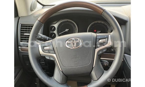Sayi Imported Toyota Land Cruiser White Mota in Import - Dubai a Ashanti Sayi Imported Toyota Land Cruiser White Mota in Import - Dubai a Ashanti