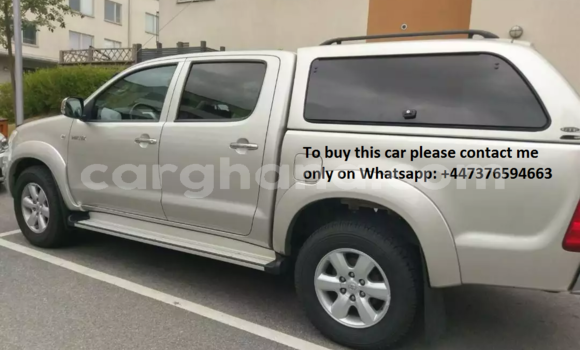 Sayi Na hannu Toyota Hilux Azurfa Mota in Accra a Greater Accra Sayi Na hannu Toyota Hilux Azurfa Mota in Accra a Greater Accra