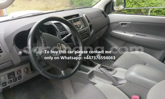 Sayi Na hannu Toyota Hilux Azurfa Mota in Accra a Greater Accra Sayi Na hannu Toyota Hilux Azurfa Mota in Accra a Greater Accra