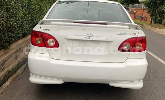 Sayi Na hannu Toyota Corolla White Mota in Sekondi a Yamma