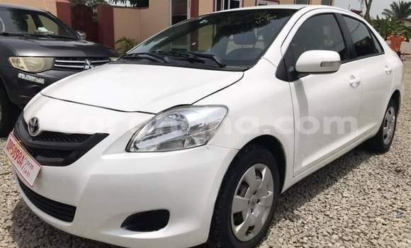Ra Àlòkù Toyota Yaris funfun Ọkọ̀ in Sekondi ni Oorun Ra Àlòkù Toyota Yaris funfun Ọkọ̀ in Sekondi ni Oorun