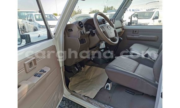 Sayi Imported Toyota Land Cruiser White Mota in Import - Dubai a Ashanti Sayi Imported Toyota Land Cruiser White Mota in Import - Dubai a Ashanti