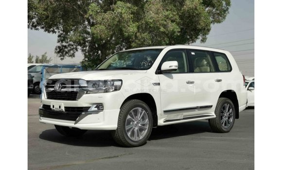 Buy Import Toyota Land Cruiser White Car in Import - Dubai in Ashanti Buy Import Toyota Land Cruiser White Car in Import - Dubai in Ashanti