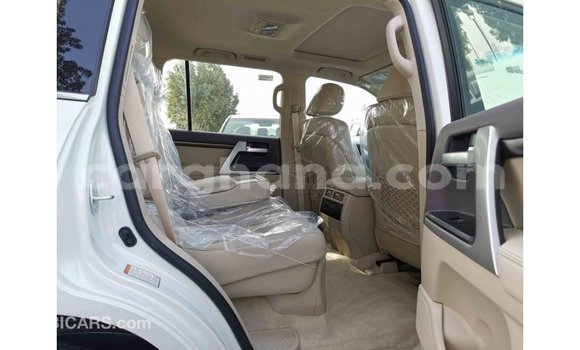Buy Import Toyota Land Cruiser White Car in Import - Dubai in Ashanti Buy Import Toyota Land Cruiser White Car in Import - Dubai in Ashanti