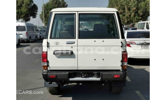 Buy Import Toyota Land Cruiser White Car in Import - Dubai in Ashanti Buy Import Toyota Land Cruiser White Car in Import - Dubai in Ashanti