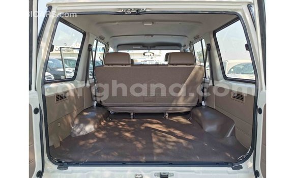 Buy Import Toyota Land Cruiser White Car in Import - Dubai in Ashanti Buy Import Toyota Land Cruiser White Car in Import - Dubai in Ashanti