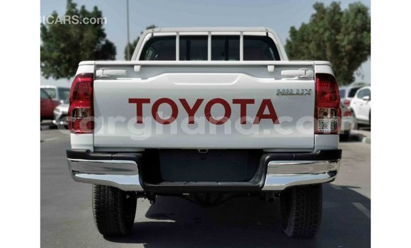 Buy Import Toyota Hilux White Car in Import - Dubai in Ashanti Buy Import Toyota Hilux White Car in Import - Dubai in Ashanti