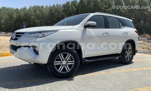 Sayi Imported Toyota Fortuner White Mota in Import - Dubai a Ashanti Sayi Imported Toyota Fortuner White Mota in Import - Dubai a Ashanti