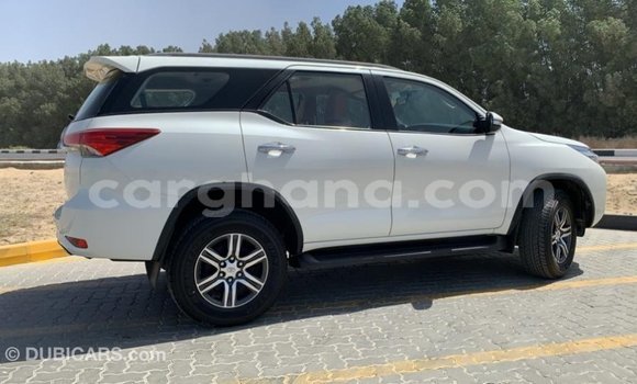 Sayi Imported Toyota Fortuner White Mota in Import - Dubai a Ashanti Sayi Imported Toyota Fortuner White Mota in Import - Dubai a Ashanti