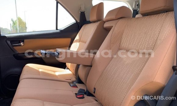Sayi Imported Toyota Fortuner White Mota in Import - Dubai a Ashanti Sayi Imported Toyota Fortuner White Mota in Import - Dubai a Ashanti