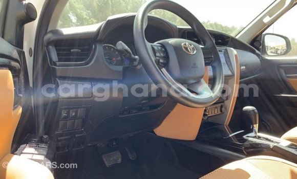Sayi Imported Toyota Fortuner White Mota in Import - Dubai a Ashanti Sayi Imported Toyota Fortuner White Mota in Import - Dubai a Ashanti