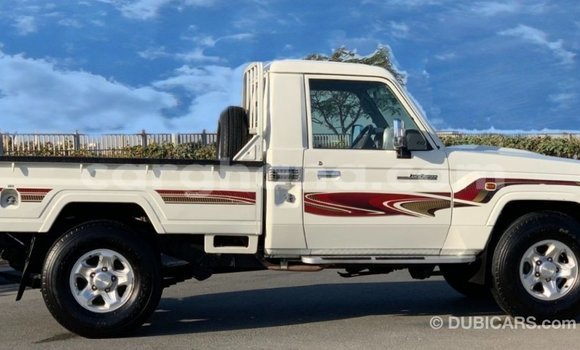 Buy Import Toyota Land Cruiser White Car in Import - Dubai in Ashanti Buy Import Toyota Land Cruiser White Car in Import - Dubai in Ashanti