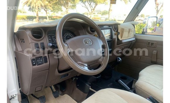 Buy Import Toyota Land Cruiser White Car in Import - Dubai in Ashanti Buy Import Toyota Land Cruiser White Car in Import - Dubai in Ashanti