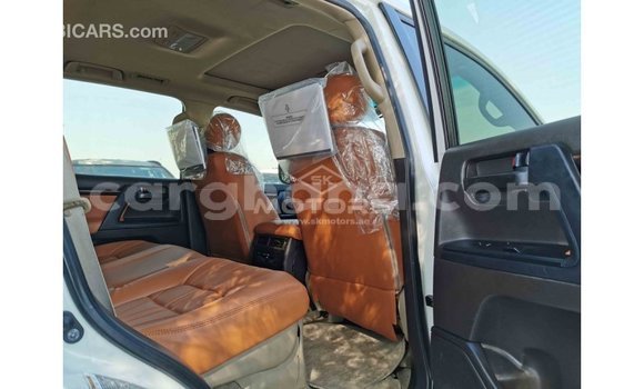 Buy Import Toyota Land Cruiser White Car in Import - Dubai in Ashanti Buy Import Toyota Land Cruiser White Car in Import - Dubai in Ashanti