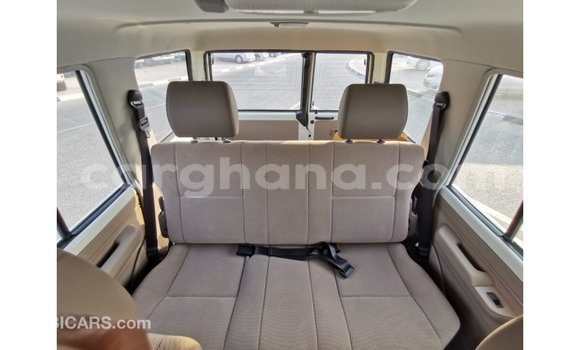 Buy Import Toyota Land Cruiser White Car in Import - Dubai in Ashanti Buy Import Toyota Land Cruiser White Car in Import - Dubai in Ashanti