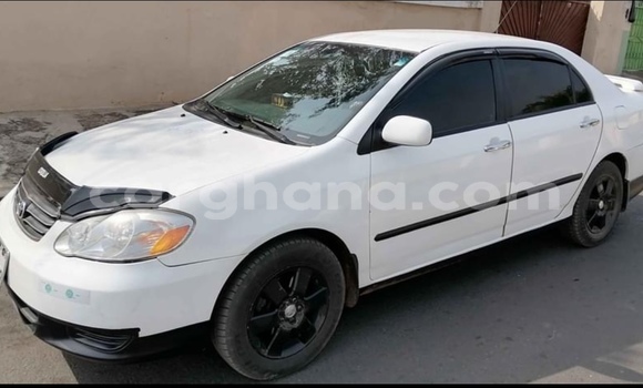 Sayi Na hannu Toyota Corolla White Mota in Accra a Greater Accra