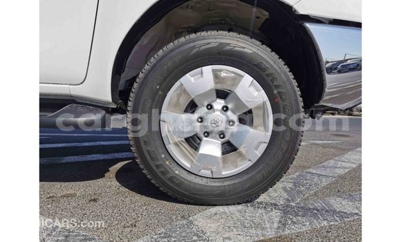 Sayi Imported Toyota Hilux White Mota in Import - Dubai a Ashanti Sayi Imported Toyota Hilux White Mota in Import - Dubai a Ashanti