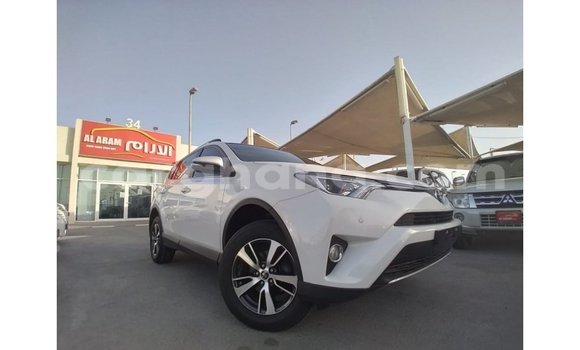 Sayi Imported Toyota 4Runner White Mota in Import - Dubai a Ashanti Sayi Imported Toyota 4Runner White Mota in Import - Dubai a Ashanti