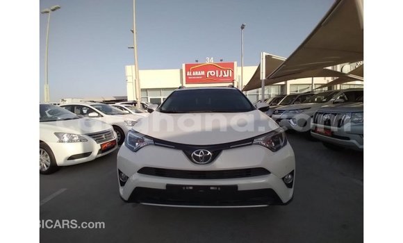 Sayi Imported Toyota 4Runner White Mota in Import - Dubai a Ashanti Sayi Imported Toyota 4Runner White Mota in Import - Dubai a Ashanti