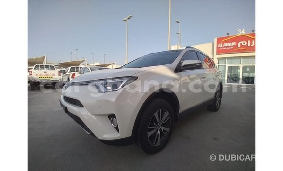 Sayi Imported Toyota 4Runner White Mota in Import - Dubai a Ashanti Sayi Imported Toyota 4Runner White Mota in Import - Dubai a Ashanti