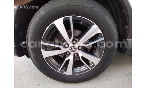 Sayi Imported Toyota 4Runner White Mota in Import - Dubai a Ashanti Sayi Imported Toyota 4Runner White Mota in Import - Dubai a Ashanti