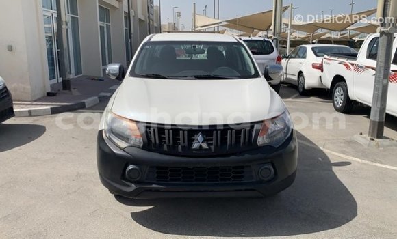Sayi Imported Mitsubishi L200 White Mota in Import - Dubai a Ashanti Sayi Imported Mitsubishi L200 White Mota in Import - Dubai a Ashanti