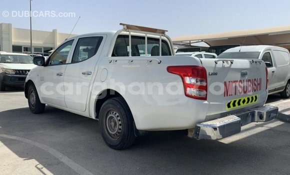 Sayi Imported Mitsubishi L200 White Mota in Import - Dubai a Ashanti Sayi Imported Mitsubishi L200 White Mota in Import - Dubai a Ashanti