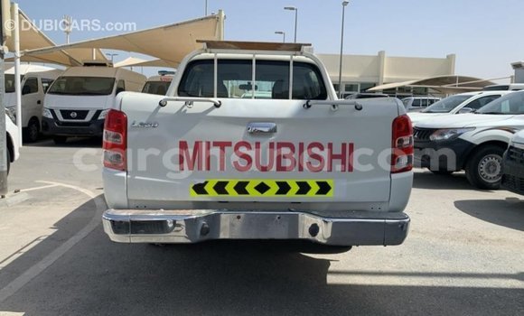 Sayi Imported Mitsubishi L200 White Mota in Import - Dubai a Ashanti Sayi Imported Mitsubishi L200 White Mota in Import - Dubai a Ashanti