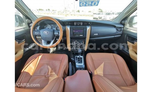 Ra Imported Toyota Fortuner funfun Ọkọ̀ in Import - Dubai ni Ashanti Ra Imported Toyota Fortuner funfun Ọkọ̀ in Import - Dubai ni Ashanti