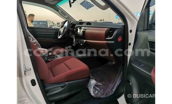 Sayi Imported Toyota Hilux White Mota in Import - Dubai a Ashanti Sayi Imported Toyota Hilux White Mota in Import - Dubai a Ashanti