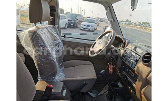 Sayi Imported Toyota Land Cruiser White Mota in Import - Dubai a Ashanti Sayi Imported Toyota Land Cruiser White Mota in Import - Dubai a Ashanti