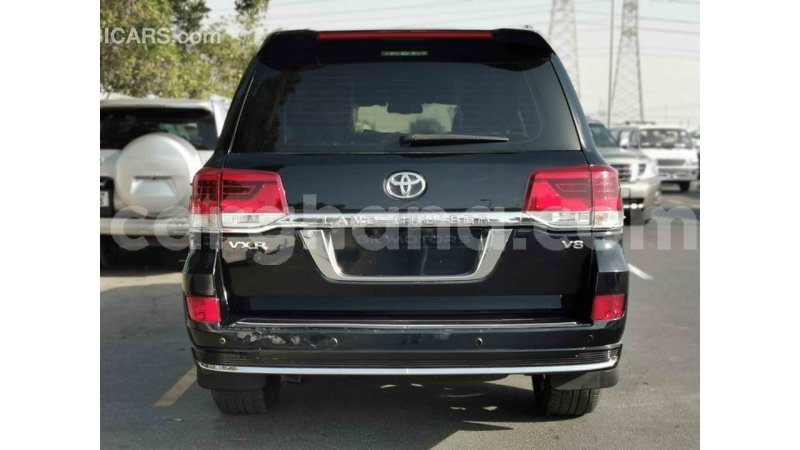 Big with watermark toyota land cruiser ashanti import dubai 19899