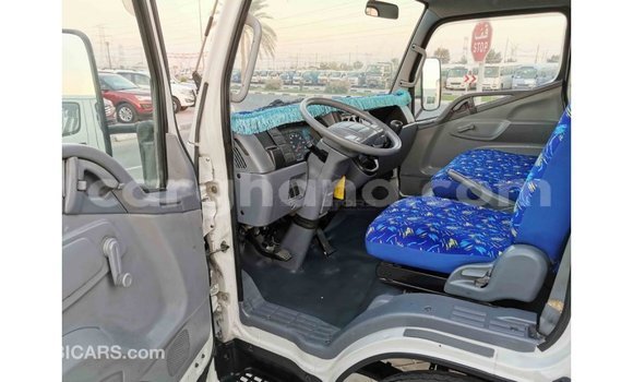 Ra Imported Mitsubishi Fuso funfun Ọkọ̀ akẹ́rù ńlá in Import - Dubai ni Ashanti Ra Imported Mitsubishi Fuso funfun Ọkọ̀ akẹ́rù ńlá in Import - Dubai ni Ashanti