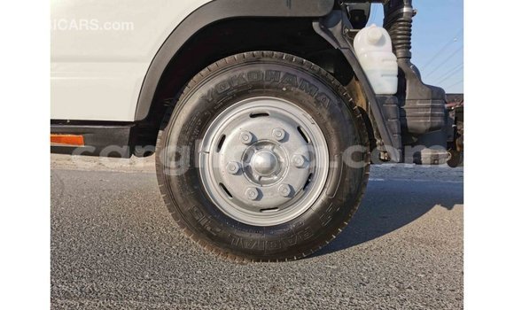 Ra Imported Mitsubishi Fuso funfun Ọkọ̀ akẹ́rù ńlá in Import - Dubai ni Ashanti Ra Imported Mitsubishi Fuso funfun Ọkọ̀ akẹ́rù ńlá in Import - Dubai ni Ashanti