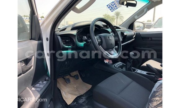 Sayi Imported Toyota Hilux White Mota in Import - Dubai a Ashanti Sayi Imported Toyota Hilux White Mota in Import - Dubai a Ashanti